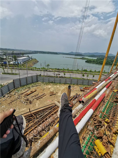 沙湾县作业中发生设备损坏或人员意外，责任怎么划分？