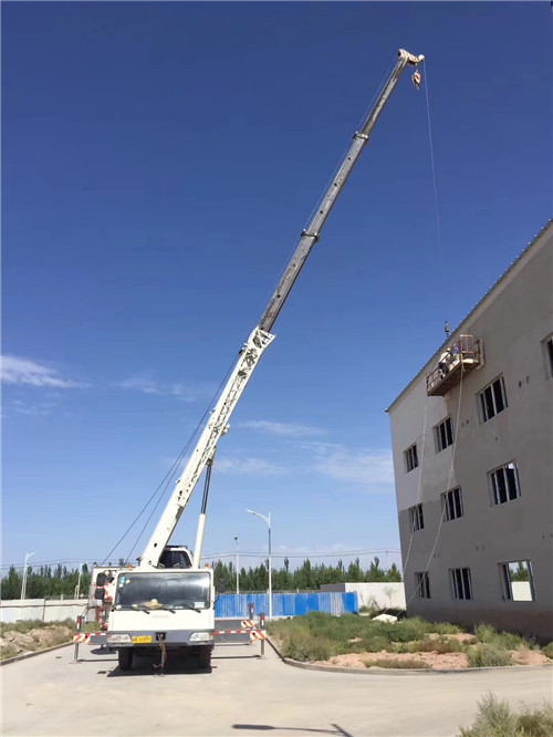 沙湾县“轻装强干”—— 吊车的 “轻量化臂架” 技术